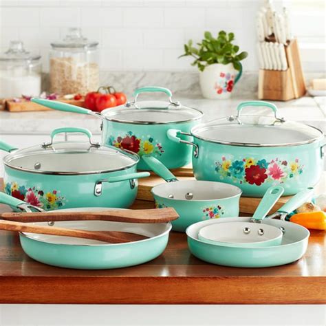 The 6 Best Items from the Pioneer Woman Cookware Collection