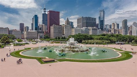 Buckingham Fountain in Grant Park Chicago - ChiStockImages.com