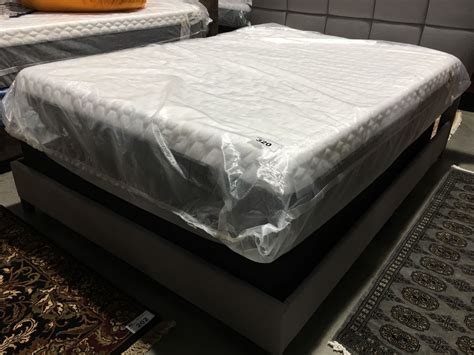 QUEEN SIZE AMERICAN CLASSICS MEMORY FOAM MATTRESS & BOX SPRING SET - Able Auctions