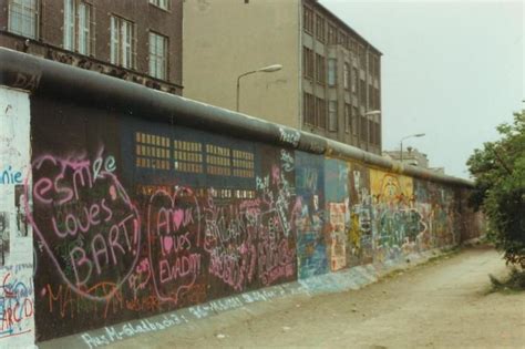 Pin by Wolfspin on Berlin Wall | Berlin wall, History of germany, East berlin