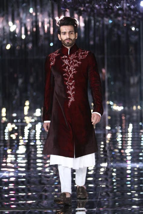 Manish Malhotra at India Couture Week 2017 | Indian groom wear, Indian ...