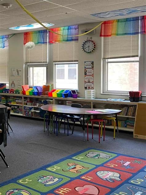 9 Classroom Lighting Ideas For Improved Creativity (and Fewer Headaches ...