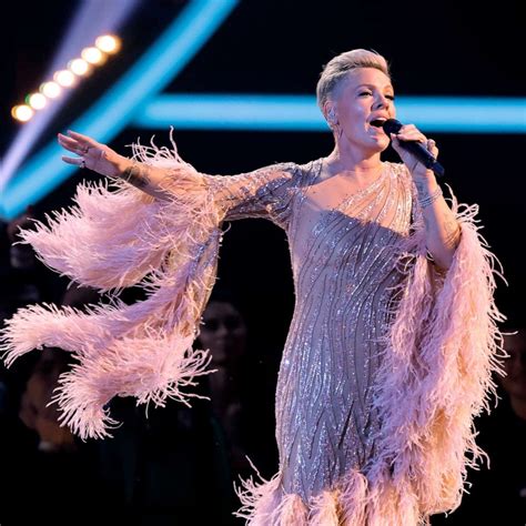 Watch Pink's touching performance in honor of Olivia Newton-John at the ...