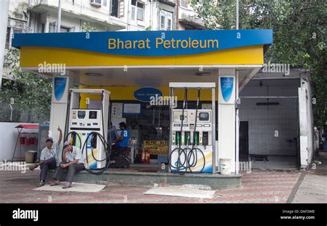 Bharat Petroleum petrol gas station India Mumbai Stock Photo - Alamy