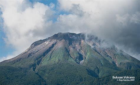 Bulusan Volcano : Bulusan Volcano Philippines Small Phreatic Explosion Volcanodiscovery - It was ...