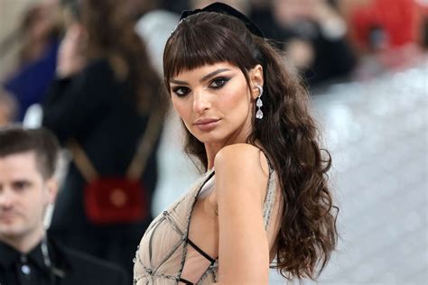 Emily Ratajkowski Says She Would Date a Woman 'If the Right One Came Along'