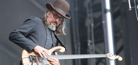 LES CLAYPOOL