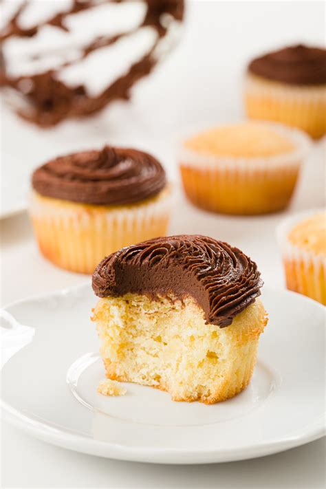 Pound Cake Cupcakes - Cupcake Project