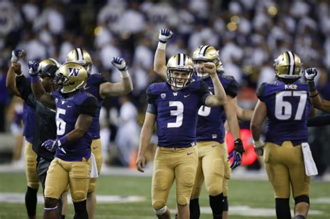 Huskies vs. Oregon Ducks Pac-12 Game Preview At Autzen Stadium