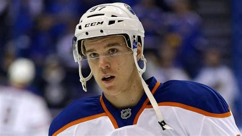 Connor McDavid ahead of schedule in recovery from broken collarbone ...