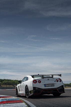 2020 Nissan GT-R Nismo Phone Wallpaper 004 - WSupercars