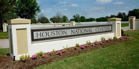 Visiting the Stunning Houston National Cemetery and Hemicycle - WanderWisdom - beplay88体育