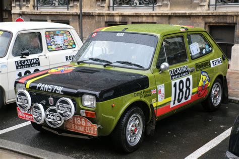 Départ du Rallye Monte-Carlo Historique avec Renault Classic