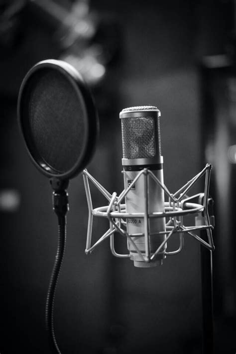 6 Best Microphones for Recording Rap Vocals 2021 - Rhymemakers