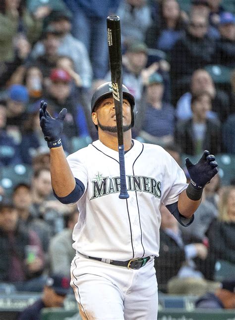 Mariners trade Edwin Encarnacion, cash to Yankees | The Daily World