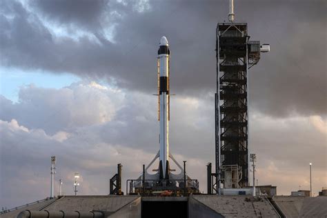 SpaceX gets NASA’s okay to launch new spaceship on uncrewed test flight - The Verge