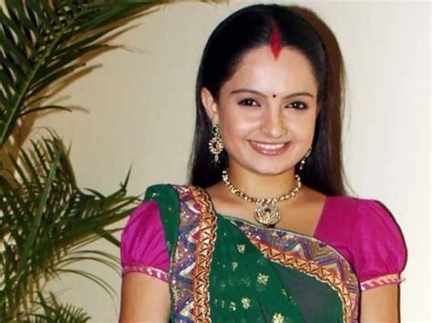 Must Read! Who looked better as 'Gopi Bahu' in Saath Nibhaana Saathiya? Giaa Manek OR Debolina ...