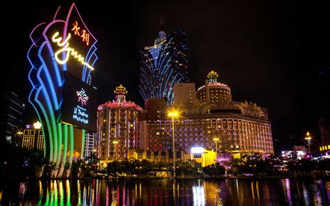 Macau Gaming Market Contracts for First Time Since July 2016