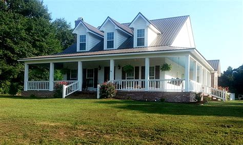 45 Modern Farmhouse Exterior One Story Wrap Around Porches | Country house plans, Farmhouse ...