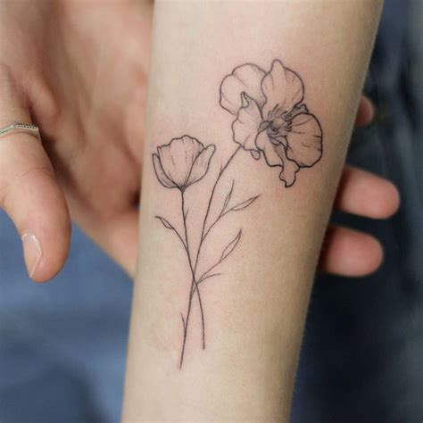 Pin by Kim Celis on Tattoo FLOWERS in 2021 | Poppies tattoo, Poppy flower tattoo small, Simple ...