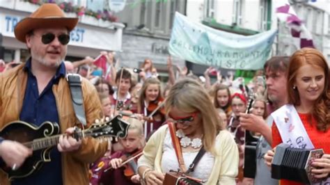 15,000 Strong: Galway's Historic 'Galway Girl' Street Concert - Love ...