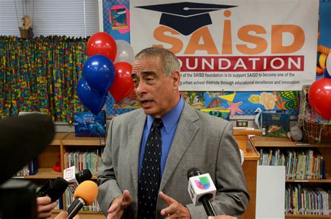 SAISD board tabs interim chief as superintendent