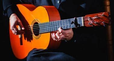 La Mejor Guitarra Flamenca del 2021 - Precios y Mejores Marcas ⭐