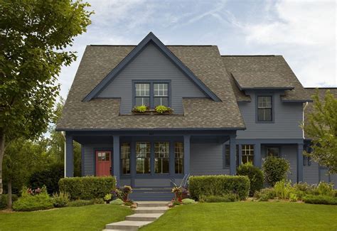 Benjamin Moore Charcoal Navy w/ Hale Navy Trim | Exterior house paint color combinations, House ...