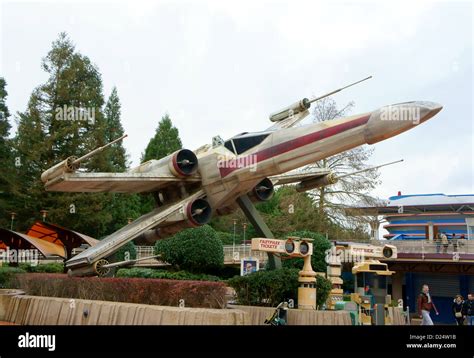 Star Wars X Wing Fighter at the Star Tours ride, Disneyland Paris ...