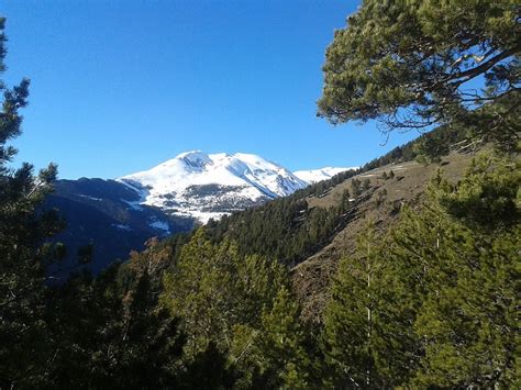 The borders of Andorra remain semi-closed * All PYRENEES · France ...