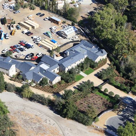 Kim Kardashian House Hidden Hills / Kris Jenner Sells Hidden Hills Home ...