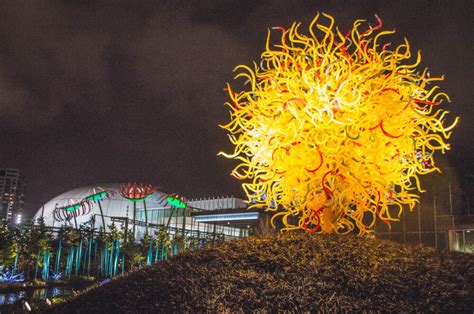 How to Visit the Chihuly Garden & Glass Museum in Seattle [Tickets & Tips]