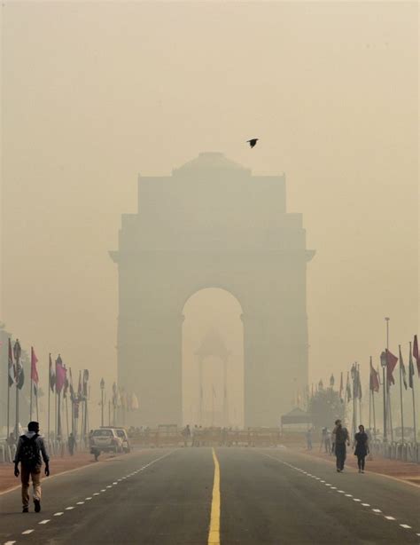 PHOTOS: Delhi turns 'gas chamber' as it facing worst smog in 17 years ...