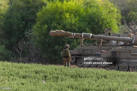 Israeli Artillery taking position along the Gaza border on the second ...