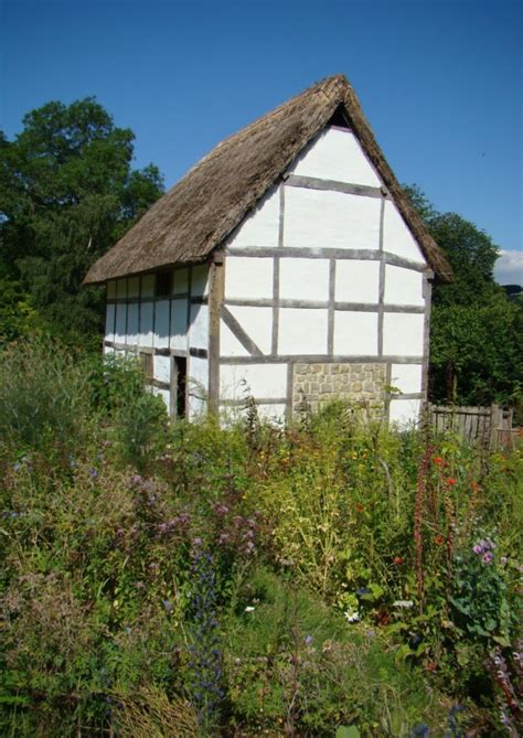 The Medieval garden style - The English Garden