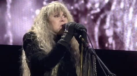 Stevie Nicks Dedicates "Landslide" Performance to Christine McVie: Watch