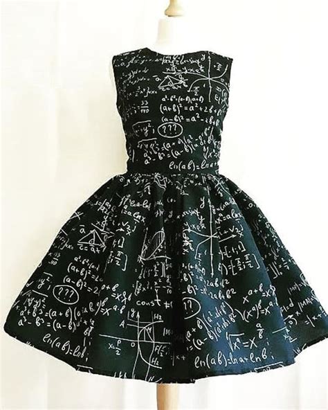 Dress for woman in science #sciencedress #dressforwomaninscience #math #biology #physics # ...