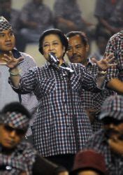 Taufik Kiemas dan Megawati Tak Pakai Kotak-kotak Ala Jokowi - TribunNews.com