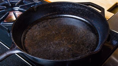 Why You Should Think Twice About Seasoning A Cast Iron Skillet With ...