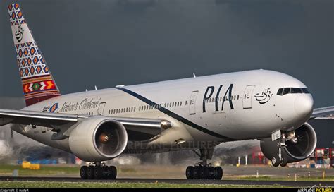 AP-BHX - PIA - Pakistan International Airlines Boeing 777-200ER at ...