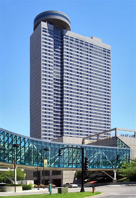 Sheraton Kansas City Hotel at Crown Center - Wikipedia | City hotel, Kansas city hotels, Kansas city