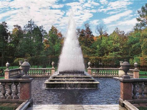 The Peterhof. Fountains. The Pyramid fountain.