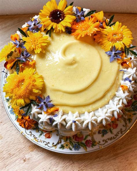 Creative ways to use edible flowers | King Arthur Baking