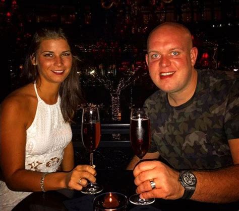 Michael Van Gerwen Wife - Pin Op Mooie Teksten : Does michael van ...