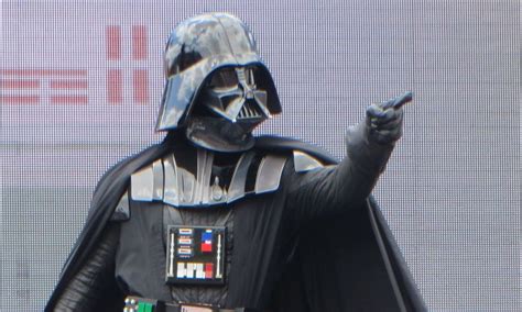 "Star Wars" : le costume de Dark Vador bientôt vendu aux enchères ...