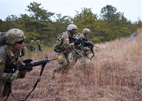 DVIDS - Images - NY Army Guard Soldiers Train at Gabreski ANGB [Image 9 ...