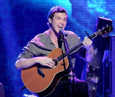 'American Idol' 2012 Top 3: Phillip Phillips soars on Bob Seger's 'We've Got Tonight' (video ...