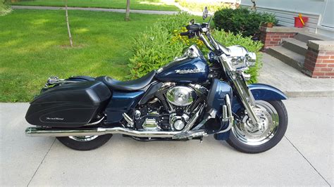 2004 Harley-Davidson® FLHRS/I Road King® Custom (Luxury Blue), Des ...