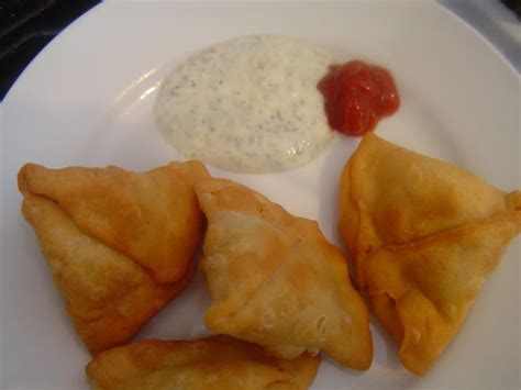 pakistani home cooking: SAMOSAS