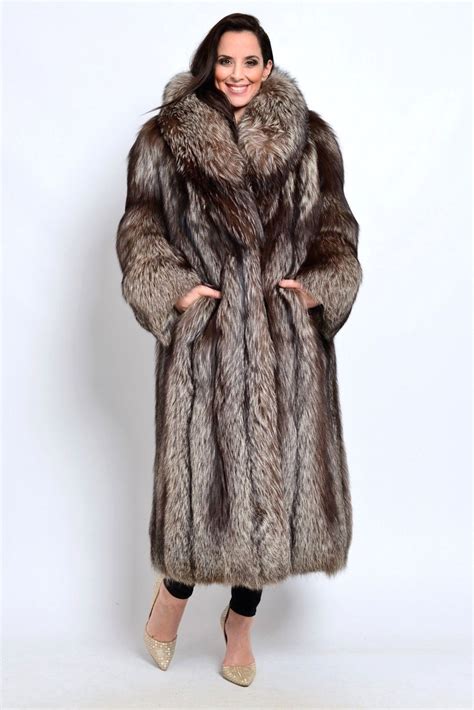 SILVER FOX FUR COAT LET OUT - CLASS OF BLUE BLUE RED SILVER CANADIAN MINK | eBay Winter Coats ...